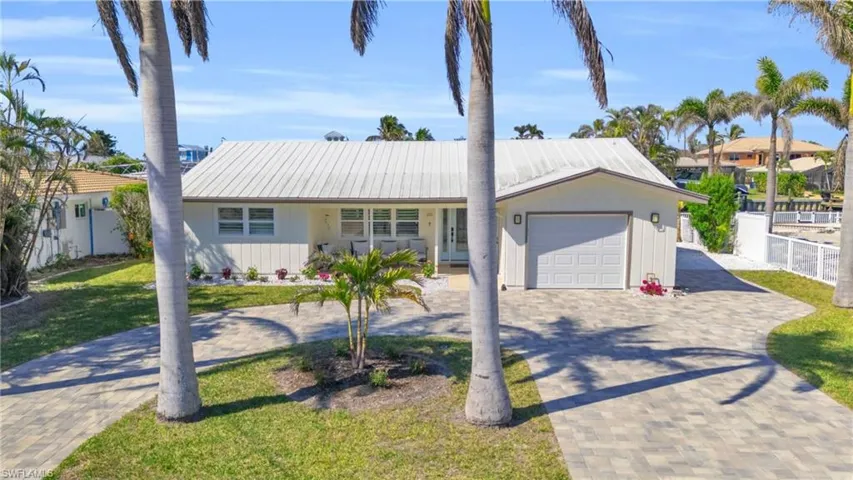 Ranch-style house with paved circle driveway - VIRTUALLY ENHANCED