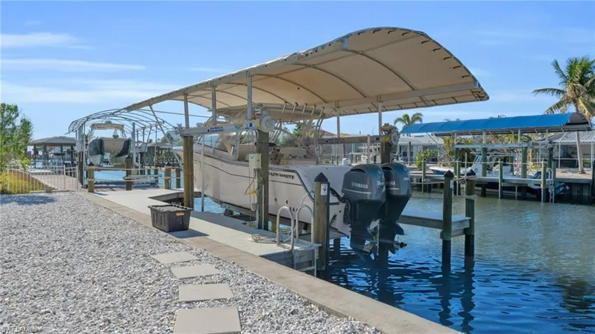 BRAND NEW cover and boat lift - VIRTUALLY ENHANCED