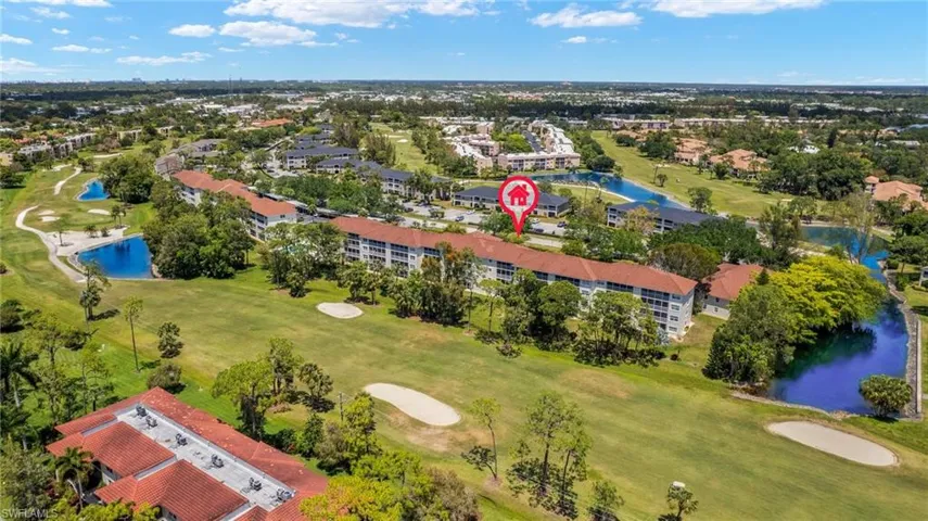 GREAT Location - Neighborhood entrance to plaza with Publix, Target, Restaurants -+Close to Beaches