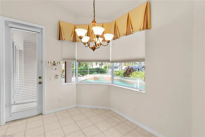 eat in kitchen with access to the lanai