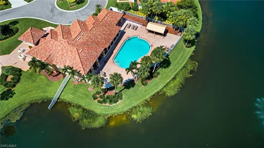 Aerial Silverlakes Amenities
