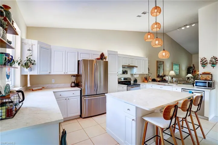 509 Robin Hood Cir 202, Naples, Florida 34104