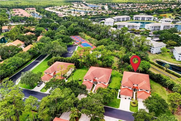 509 Robin Hood Cir 202, Naples, Florida 34104