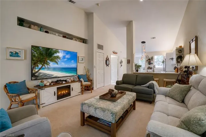 509 Robin Hood Cir 202, Naples, Florida 34104