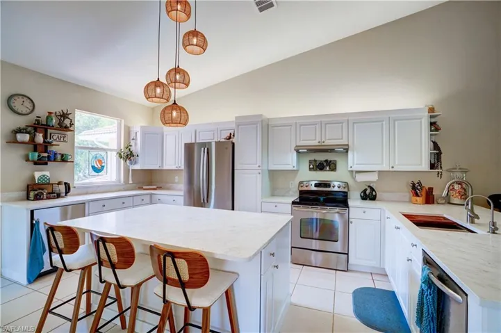 509 Robin Hood Cir 202, Naples, Florida 34104