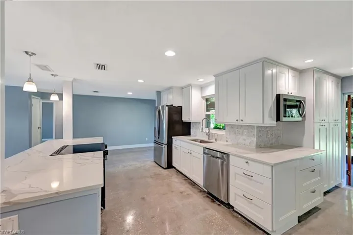 2367 Outrigger Ln, Naples, Florida 34104