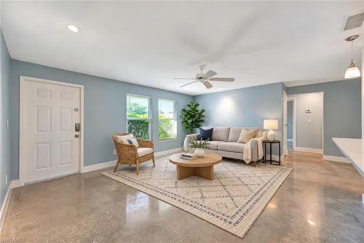 2367 Outrigger Ln, Naples, Florida 34104