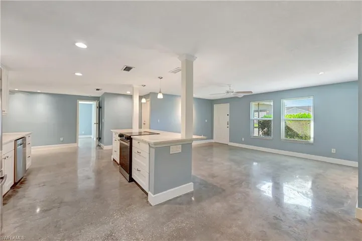 2367 Outrigger Ln, Naples, Florida 34104
