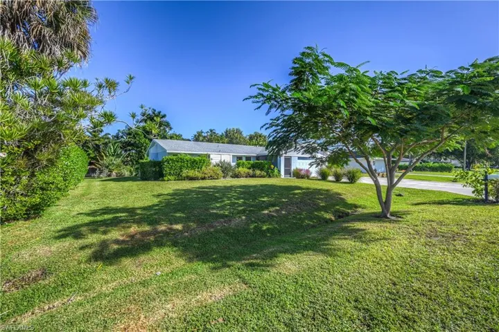 2367 Outrigger Ln, Naples, Florida 34104