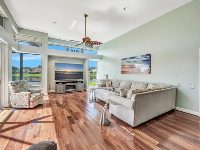 Breathtaking views and brazilian wood floors.
