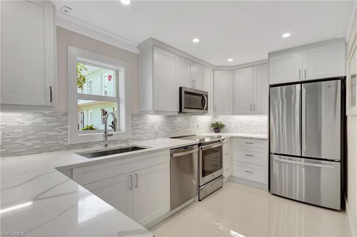 SPACIOUS KITCHEN WITH QUARTZ COUNTERTOPS, HIGH END S/S APPLIANCES, GLASS BACKSPLASH, AND NATURAL LIGHT