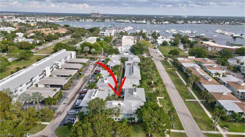 LOCATD JUST 2 BLOCKS FROM THE CITY DOCK, CRAYTON COVE, AND THE MARINA