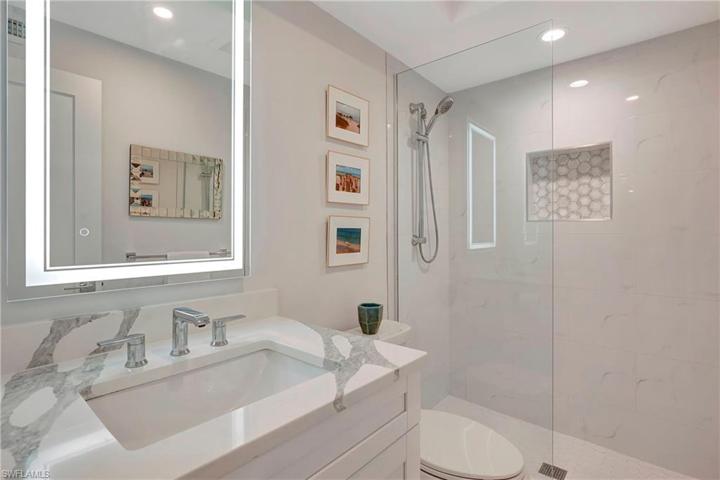 MAIN BATHROOM WITH TILED WALKIN SHOWER
