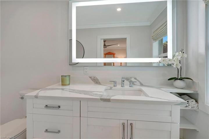 LARGE PRIVATE PRIMARY BATHROOM