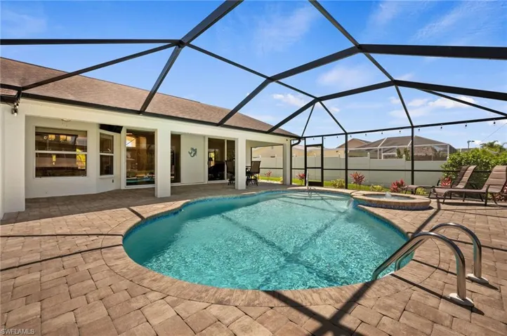 Sparkling Pool and Screen Cage