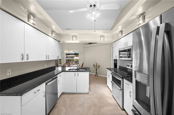 Lots of storage in the kitchen