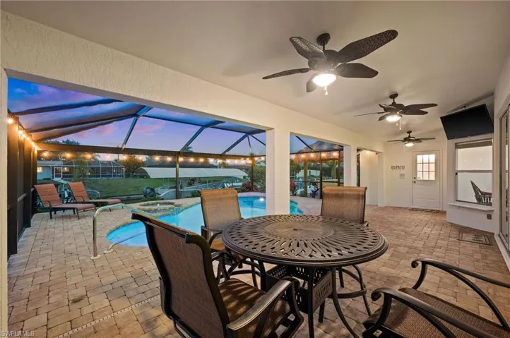 Outdoor dining at Sunset