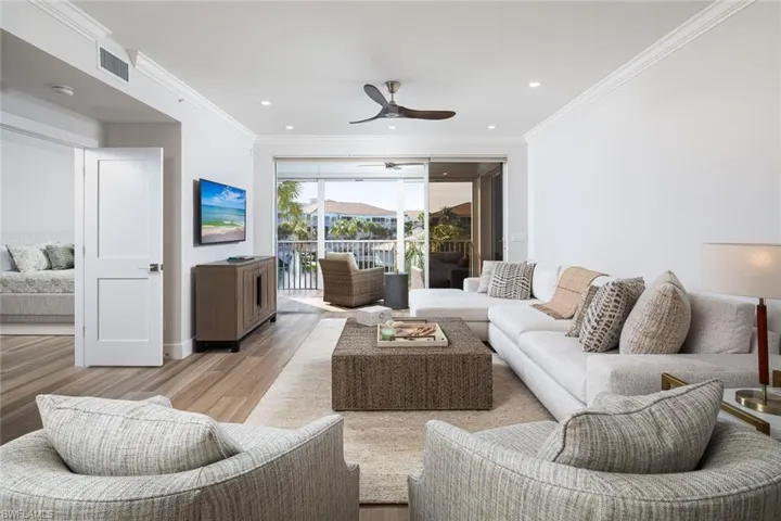 7638 Pebble Creek Cir 204, Naples, Florida 34108