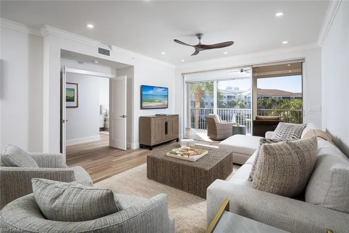 7638 Pebble Creek Cir 204, Naples, Florida 34108