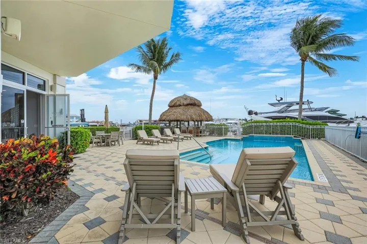 891 10th St S, Naples, Florida 34102