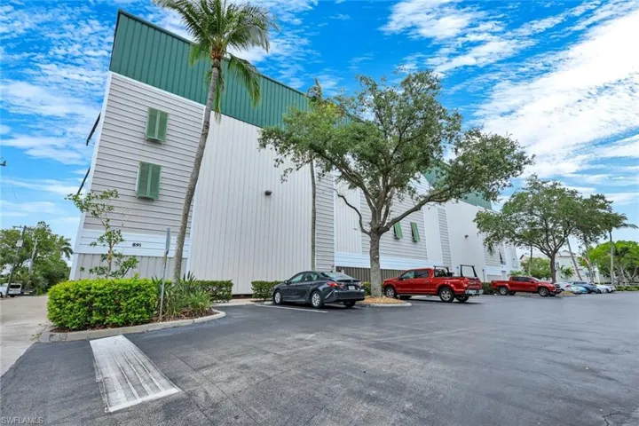 891 10th St S, Naples, Florida 34102