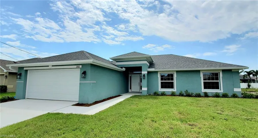 View of front facade with a garage and a front yard