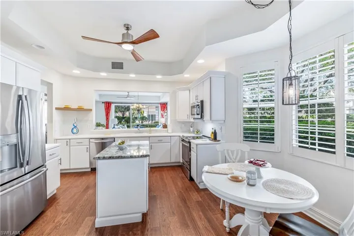 Kitchen with large island