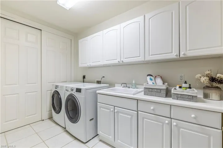 Laundry Room w/storage/utility sink