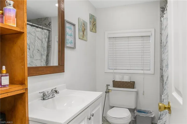 Primary Suite en-suite bath pic 2