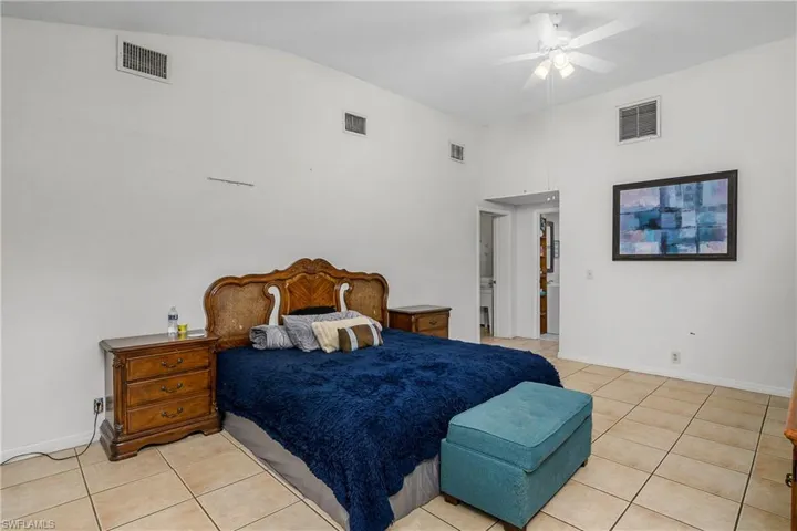 Primary suite pic 2