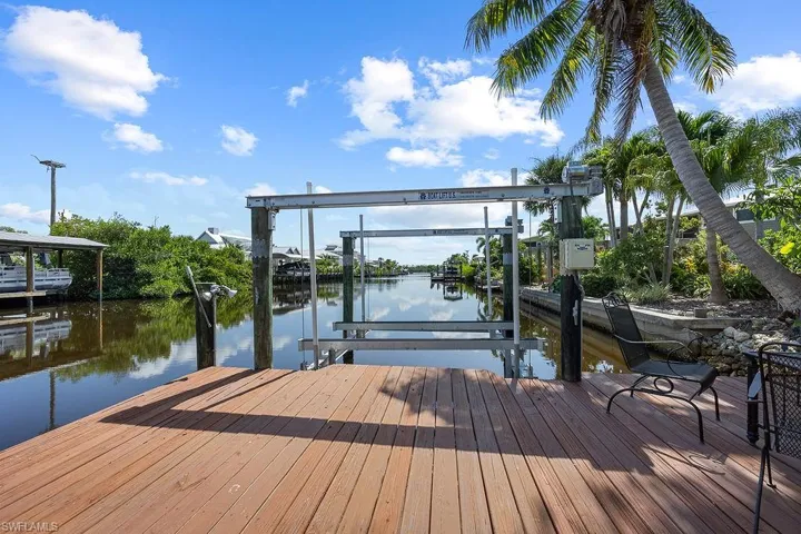 6,000 lb Electric Boat dock with Gulf Access and shaded area for dining and relaxing