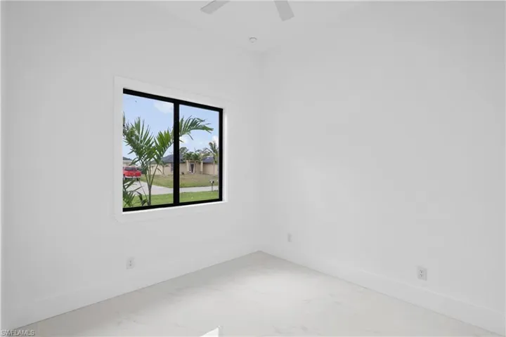 Empty room with ceiling fan