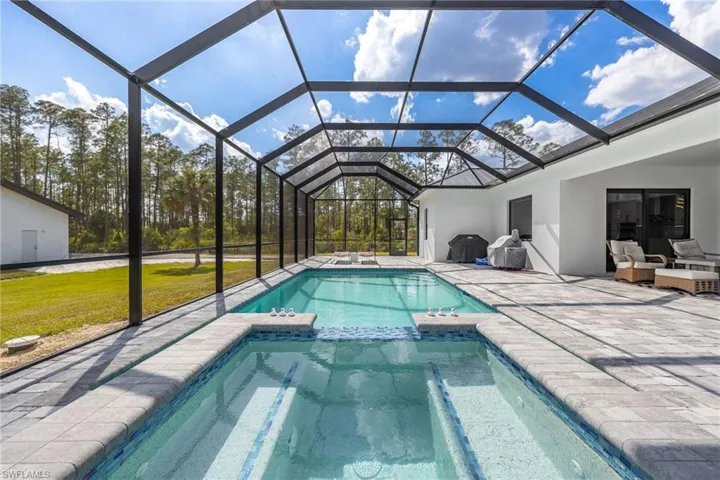 Generous space on this Screened Lanai for Entertaining!