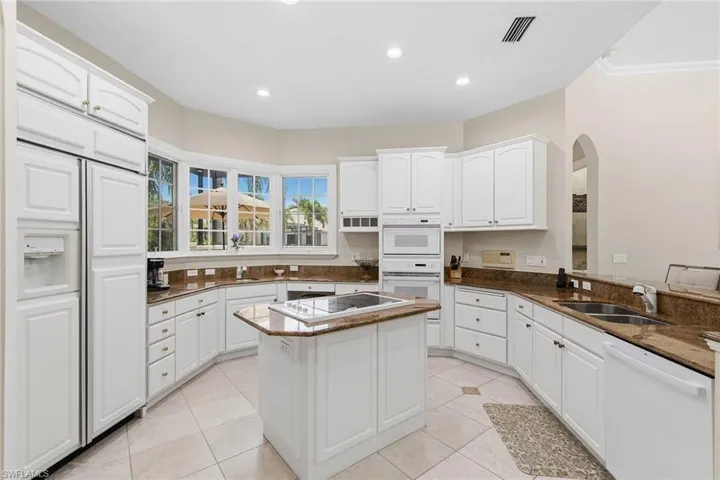 4661  Idylwood  LN, Naples, FL 34119