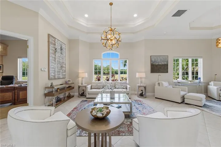 4661  Idylwood  LN, Naples, FL 34119