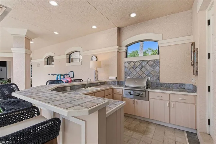 4661  Idylwood  LN, Naples, FL 34119