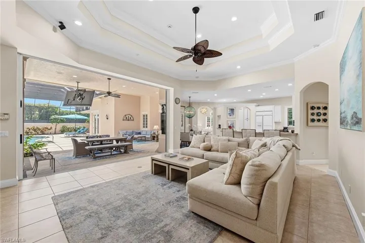4661  Idylwood  LN, Naples, FL 34119