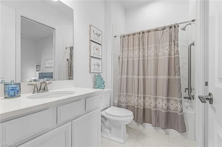 Full bathroom 2