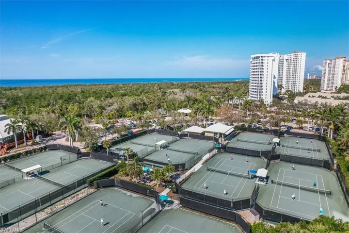871  Tanbark  DR, Naples, FL 34108
