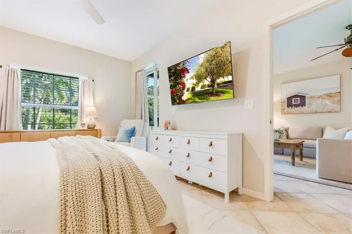 871  Tanbark  DR, Naples, FL 34108