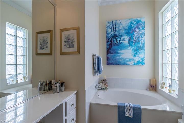 7707 Tommasi CT, NAPLES FL 34114