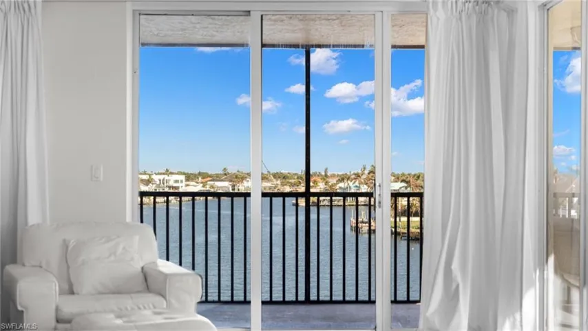 10420  Gulf Shore  DR, Naples, FL 34108