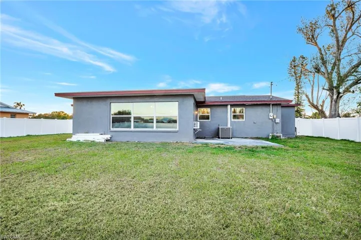 14 Illinois Rd, Lehigh Acres Fl 33936
