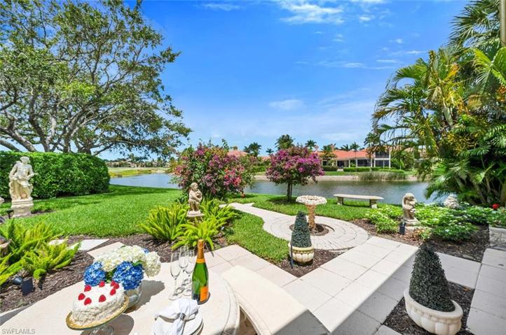 Your own, private garden awaits you, with calming, lake vistas and plenty of space.