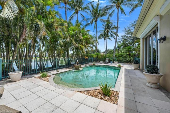 What a sanctuary for a swim, with beautiful views, yet privacy all in one.