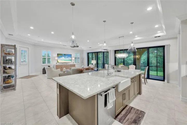 2534 Windward Ct 15-101, Naples, Florida 34112