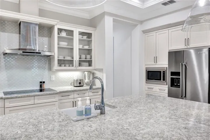 2534 Windward Ct 15-101, Naples, Florida 34112