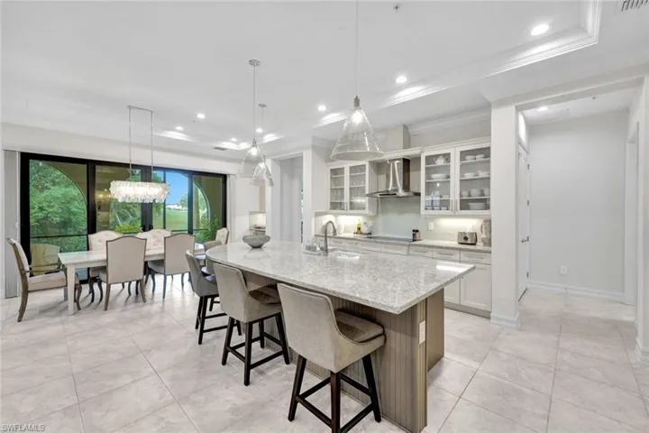 2534 Windward Ct 15-101, Naples, Florida 34112