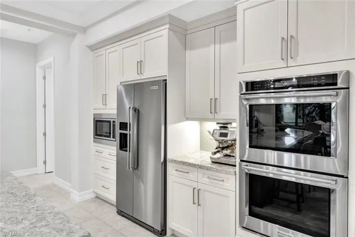 2534 Windward Ct 15-101, Naples, Florida 34112