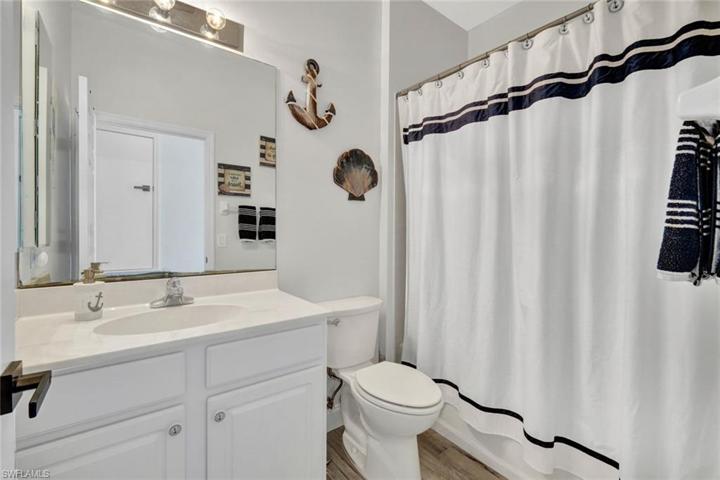 Guest bathroom.